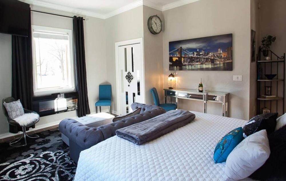 King Room with Balcony interior