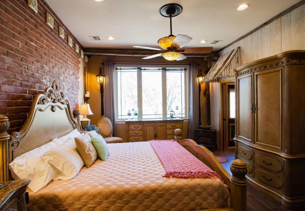 King Room with Lake View interior
